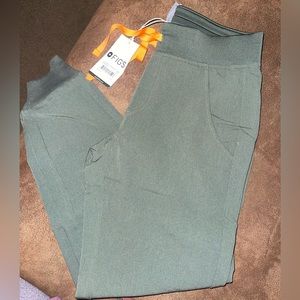 NWT FIGS Scrub bottoms.